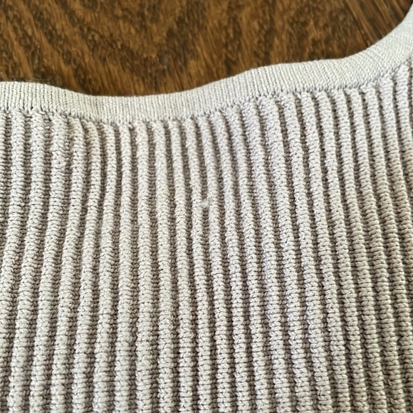 Aritzia sculpt tank - Picture 3 of 3